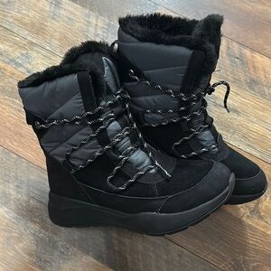 Timberland Women’s winter waterproof black and gray boots Sz 7